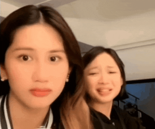 Bini Carl Gwen GIF