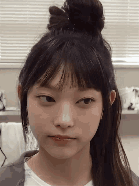 Haerin Newjeans GIF