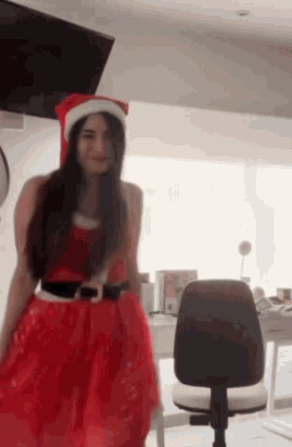 Lyna Evelyn GIF