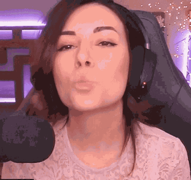 Alinity Kiss GIF