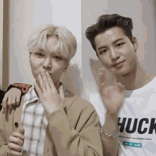 Kyungho Jaeyun To1 Kyungho Jaeyun Tee GIF