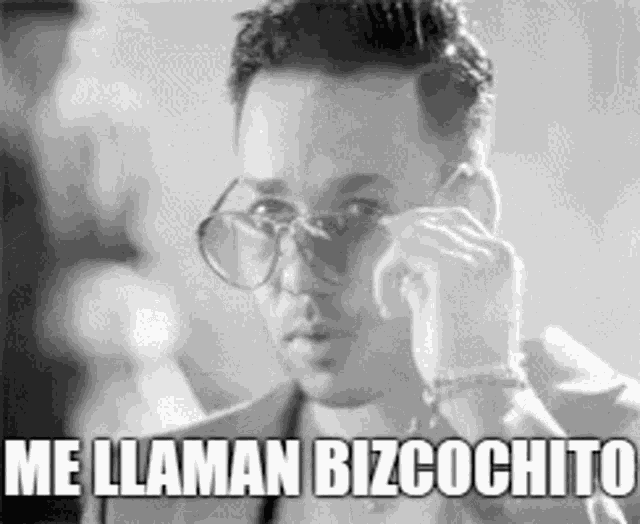 Mellamanbizcochito GIF