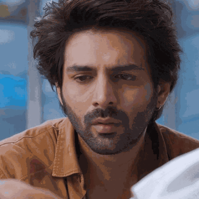 Rona Kartik Aaryan GIF